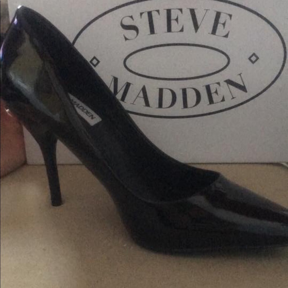 Steve Madden Black Pumps